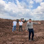 Alberto “El Capy” Rivera supervisa trabajos de limpieza y desazolve en canal de Batamotos para prevenir afectaciones por lluvias